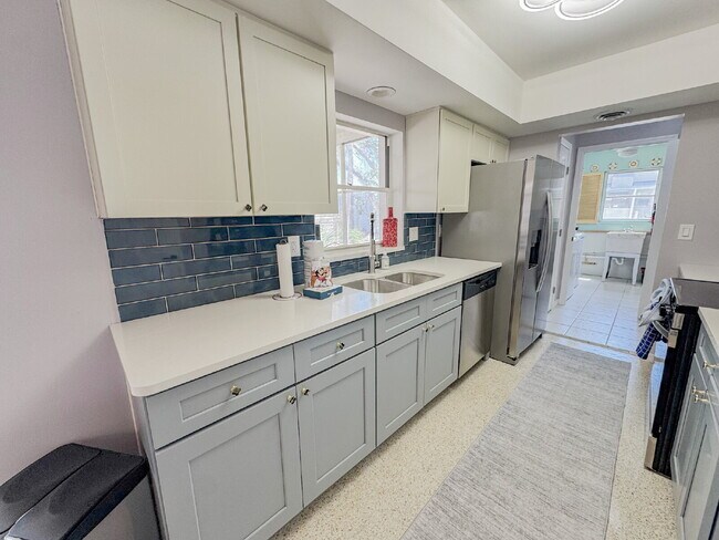 Foto del edificio - 2825 N Beach Rd