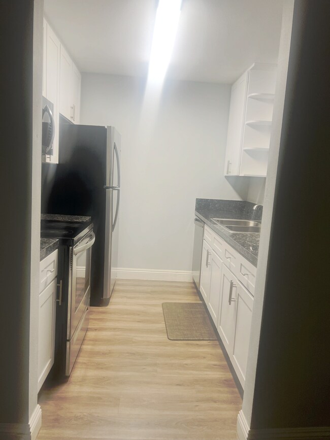 Foto del edificio - 5460 White Oak Ave