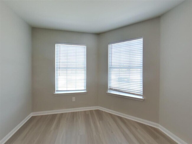 Building Photo - 23091 Bellini Dr