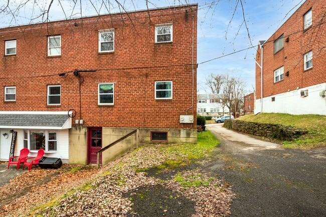 Building Photo - 424 W Jefferson St