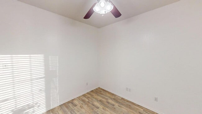 Building Photo - "Spacious 4-Bedroom Gem with 2.5 Baths and...