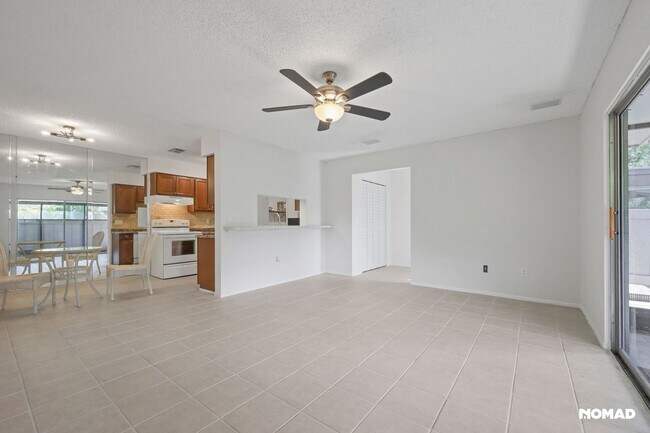 Building Photo - 4067 NW Cinnamon Tree Cir