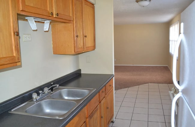 Building Photo - 1827 Parkdale Dr