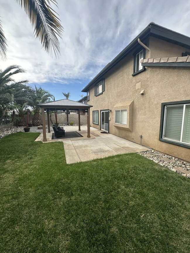 Foto del edificio - 16275 Summerset Street