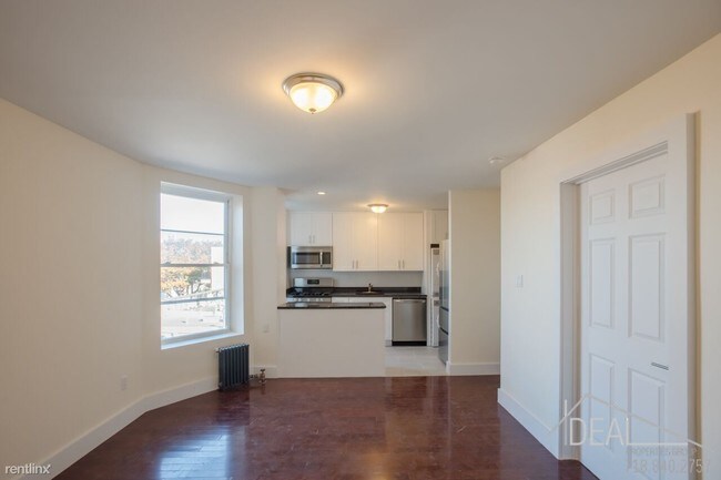 Building Photo - 1040 Lafayette Ave