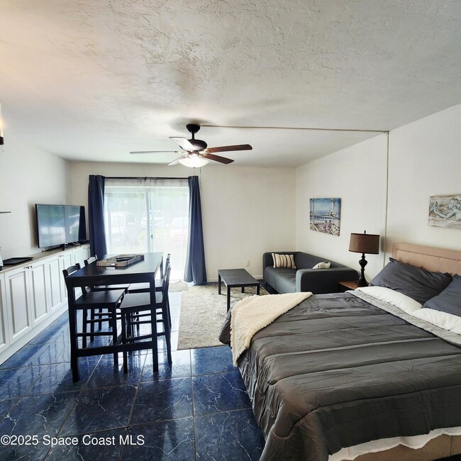 Foto del edificio - 221 Columbia Dr