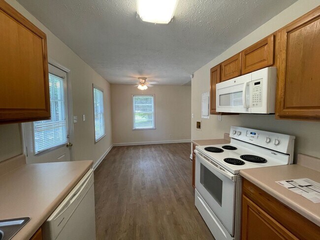 Foto del edificio - PRE-LEASING FOR JULY 22ND 2026!