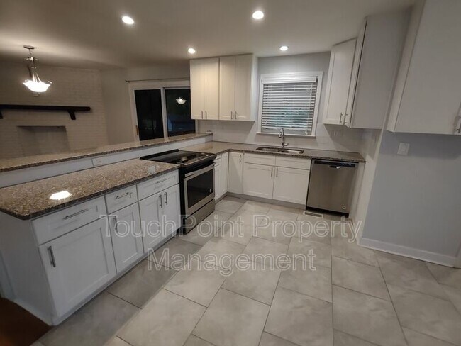 Foto del edificio - 6414 Elmwood Cir