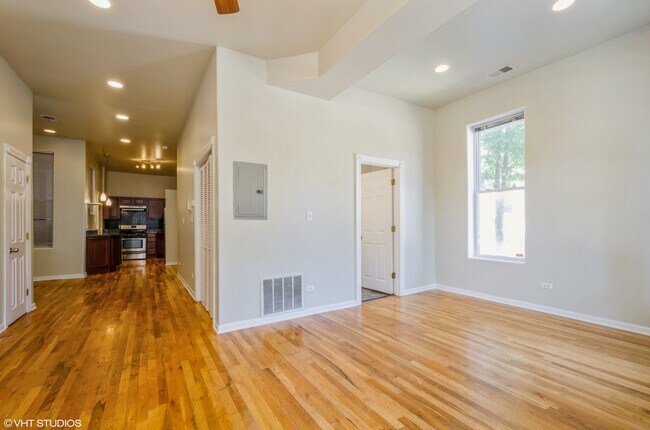 Foto del edificio - 1134 W Barry Ave
