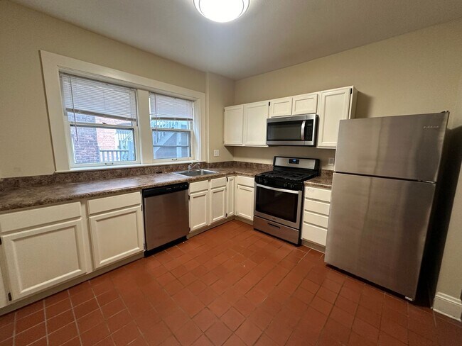 Building Photo - 2673 Euclid Heights