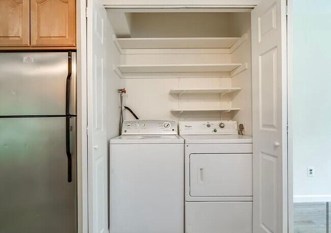 Foto del edificio - 1054 Pendleton Ct