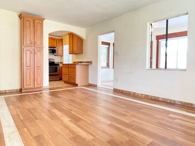 Building Photo - Just Listed! Large 1/1 Winter Park Home wi...