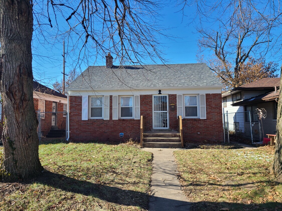 Primary Photo - 4778 Van Buren St