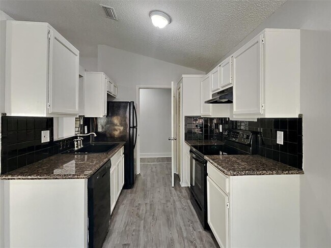 Foto del edificio - 1201 Hilburn Ct