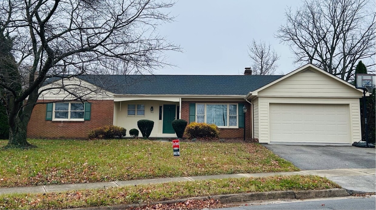 Primary Photo - 413 Briarmont Dr
