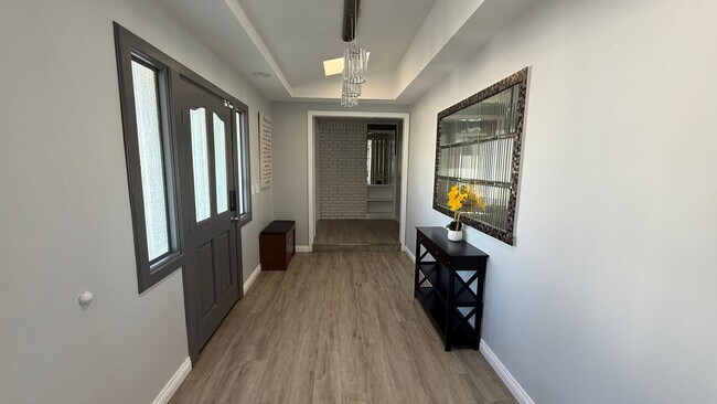 Building Photo - Furnished Ranch-Style Home with Casita – O...