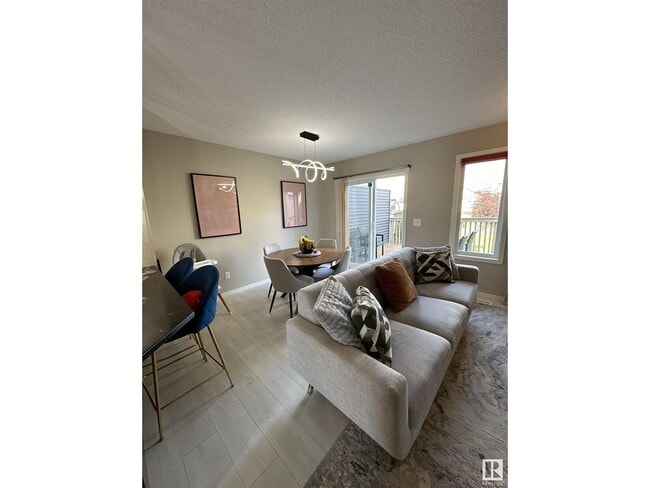 Building Photo - 903 Ebbers Cres NW