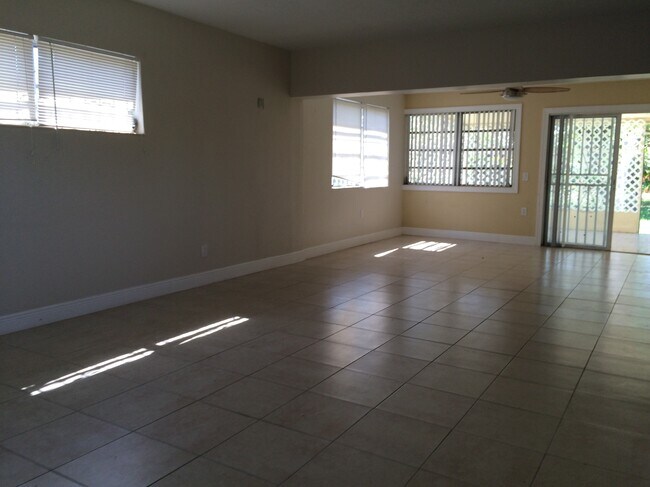 Foto del edificio - 1931 NW 184th St