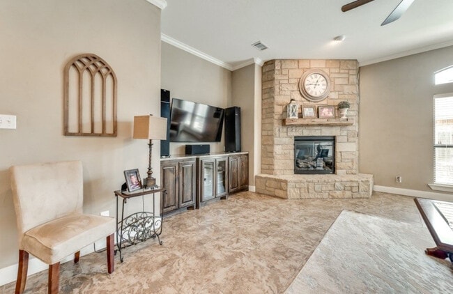 Building Photo - 5505 San Clemente Dr