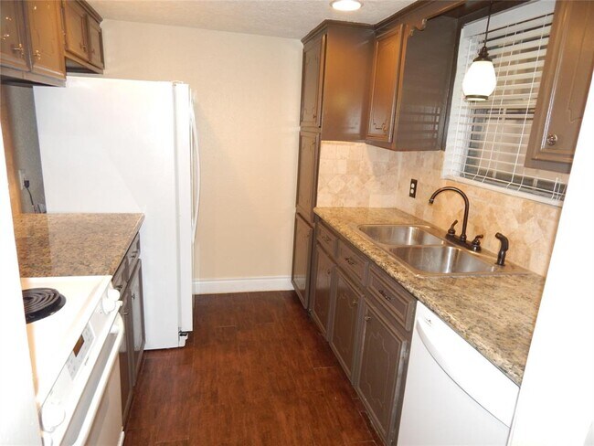 Building Photo - 429 Sunset Dr