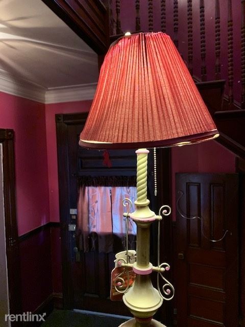 Foto del edificio - 8 br, 3 bath House - 152 Cross St