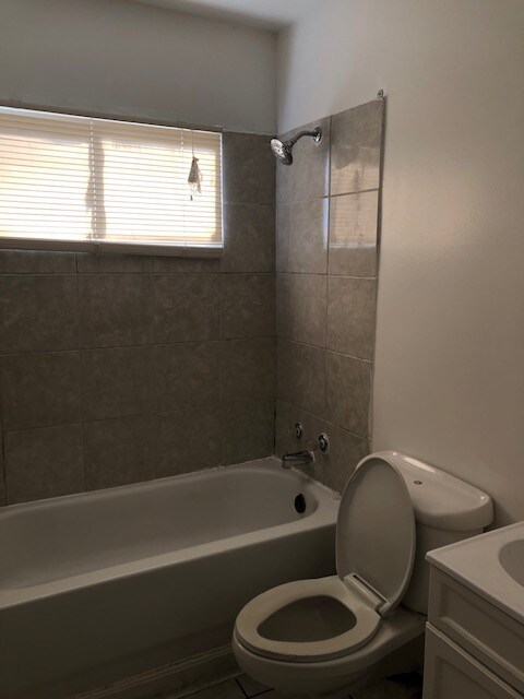 Foto del edificio - 5641 E 13th Pl