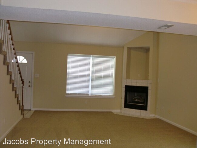 Building Photo - 304-306-306 Dads Way