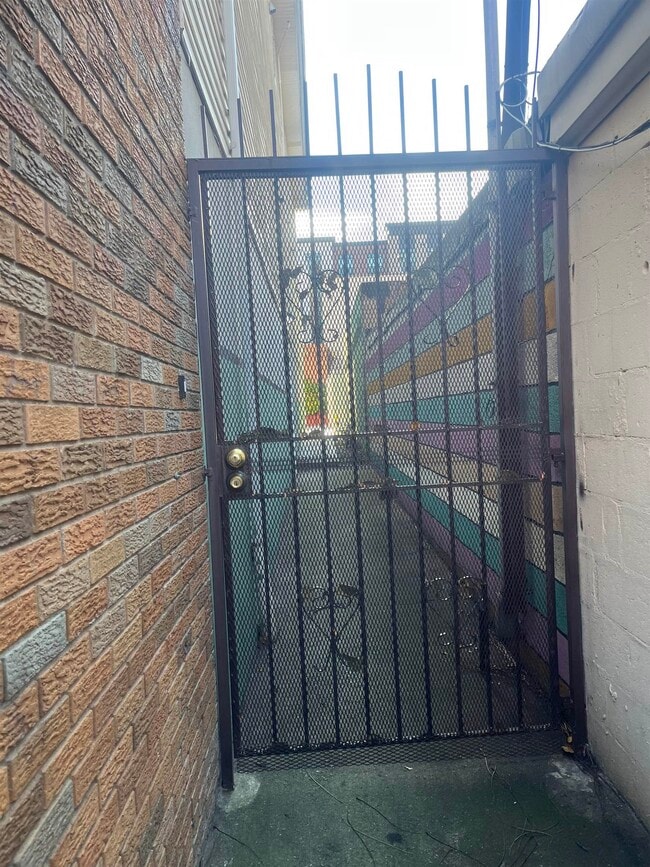 Foto del edificio - 653 39th St