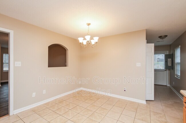 Foto del edificio - 313 Springhill Ln