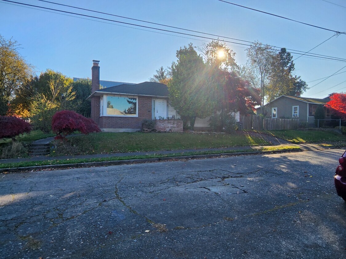 Primary Photo - 904 N Baldwin St