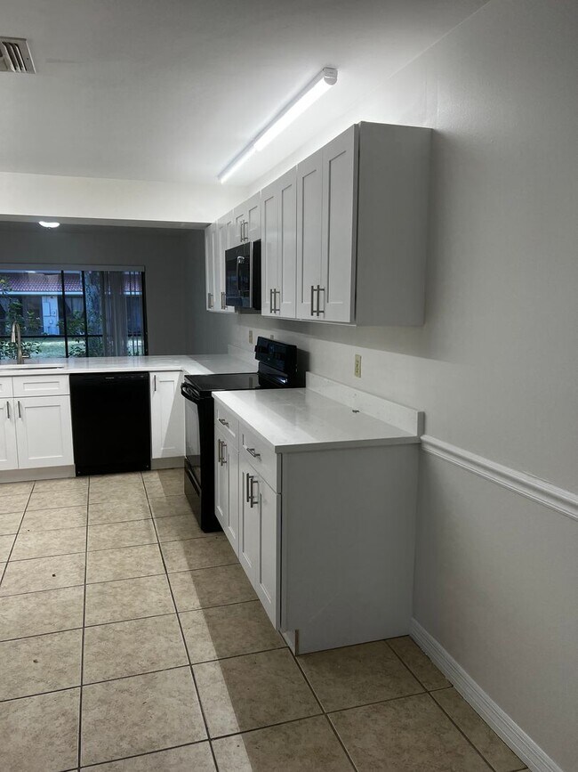 Building Photo - SANDPOINTE TOWNHOMES