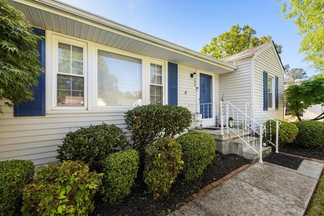 Building Photo - 108 S St Marks Ave