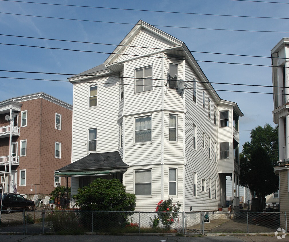 207 Lawrence St, Lawrence, MA 01841 Apartments in Lawrence, MA