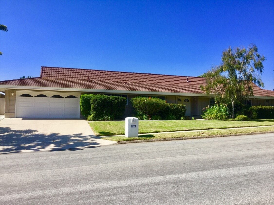 Foto principal - Panoramic views from 4 bedroom in Camarillo!