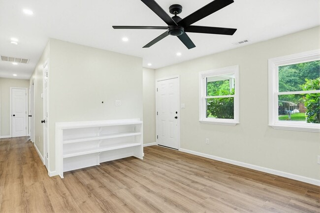 Building Photo - 105 Ramsey Dr