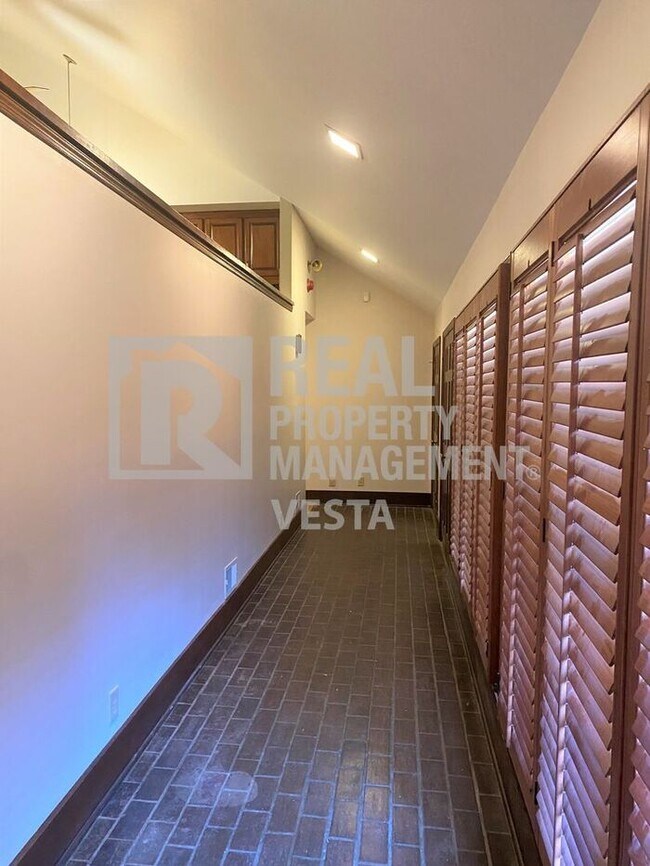 Foto del edificio - Spacious Home in Country Club Estates
