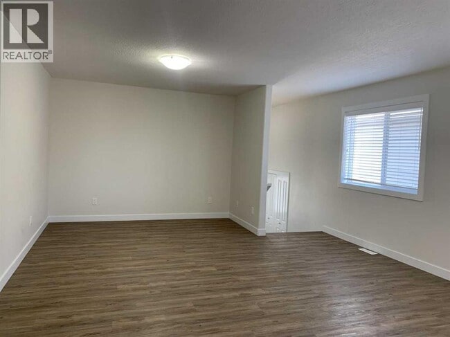 Building Photo - 9606-9113 113 Ave