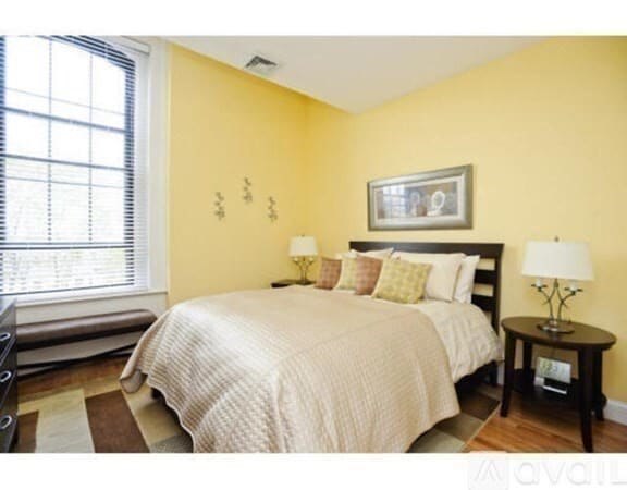 Building Photo - 68 Baldwin St