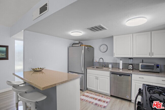 Building Photo - 74125 San Marino Way