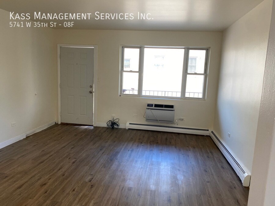 Foto principal - 5741 W 35th St