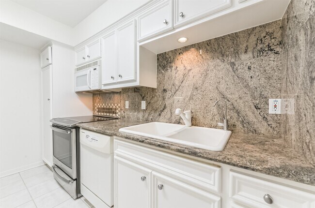 Foto del edificio - 14341 Misty Meadow Ln