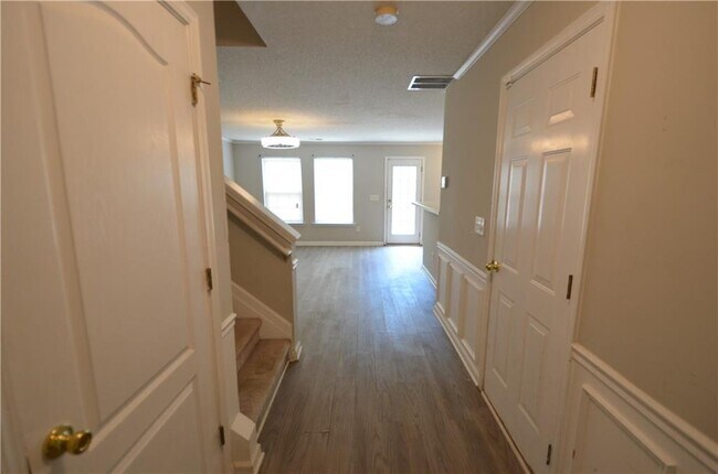 Building Photo - 59 Darby's Crossing Point