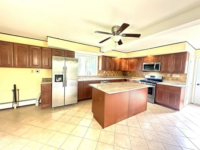 Building Photo - 446 Masten Rd