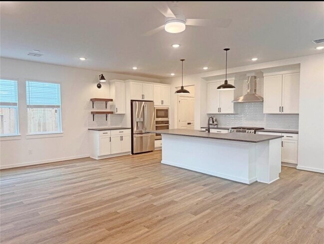 Building Photo - 2213 Via Laura Ln