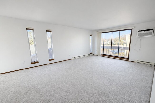 Building Photo - 1876 Haymarket Rd