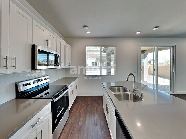 Foto del edificio - 8878 Tiger Tooth Ave