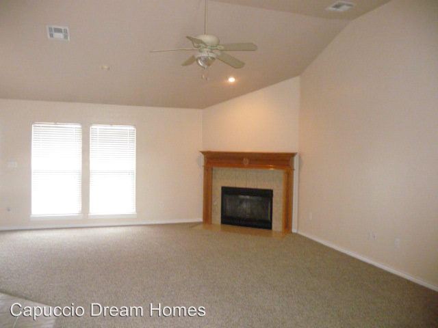 Building Photo - 128 NW Valleybrook Dr