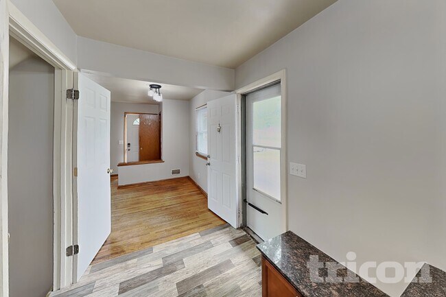 Foto del edificio - 3701 Woodbine Ln