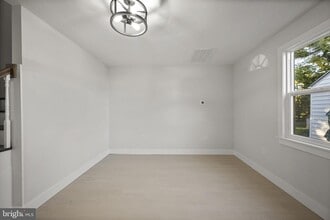Building Photo - 821 S Woodlynn Rd