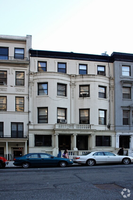 Building Photo - 259-261 W 70th St
